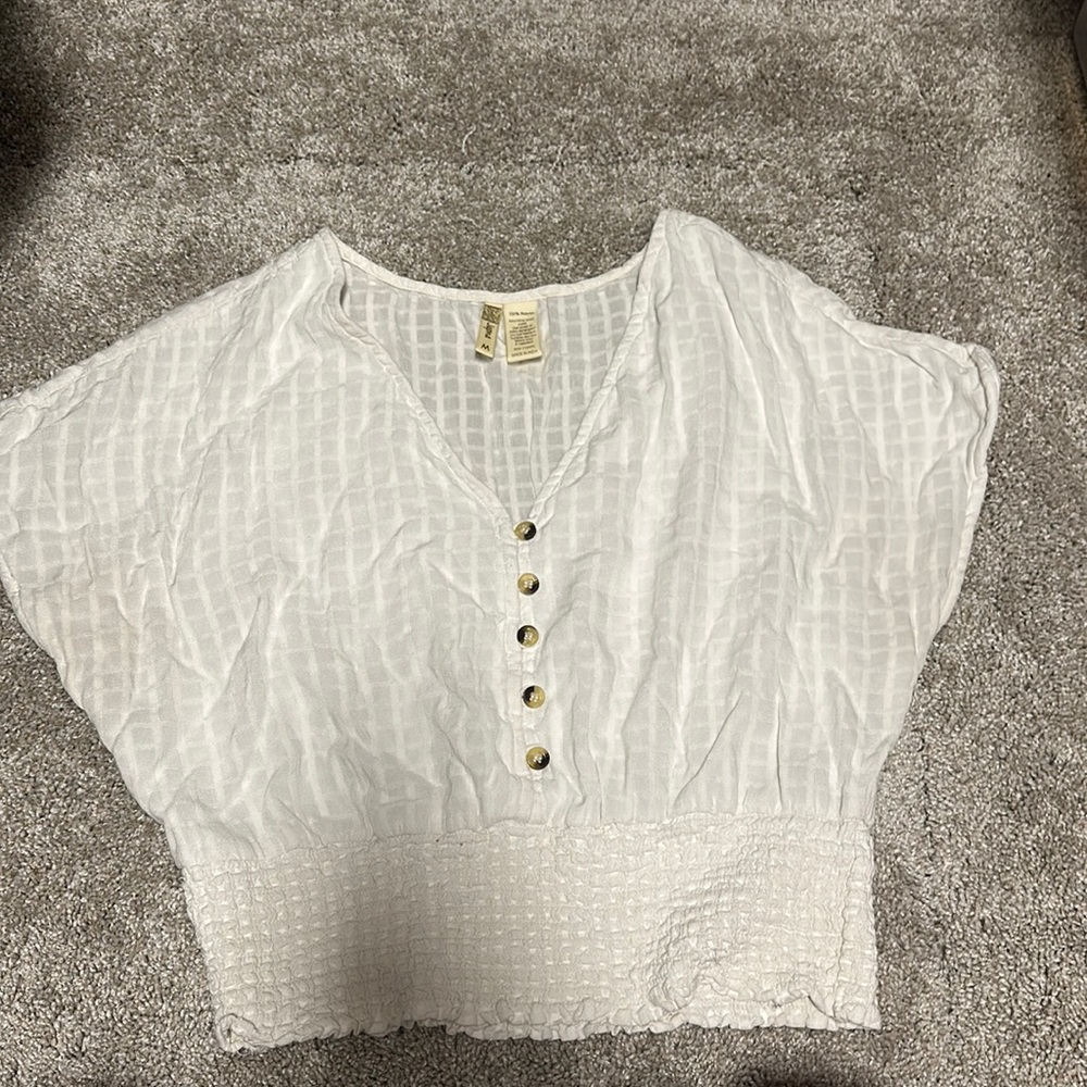 Japna white/light cream lightweight top size M.